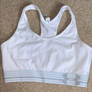 White under armour sports bra